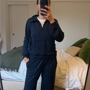 Women’s navy chic sweatshirt